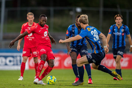 Gilbert Koomson of Brann and Peder Vogt of Stabæk
