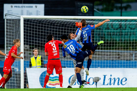 Goalkeeper Markus Olsen Pettersen of Brann and Mats Solheim