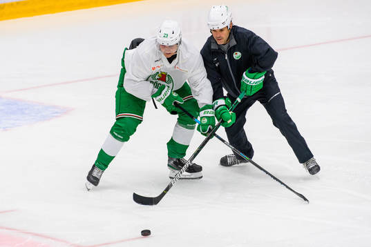 Melker Eriksson och assisterande tränare Cory Murphy