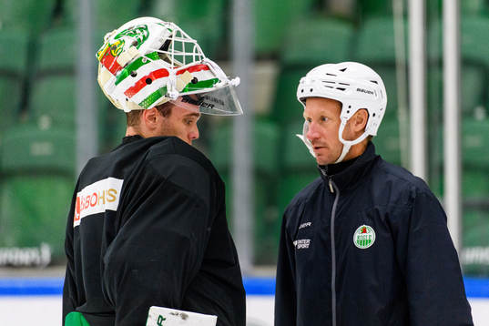 Målvakt Johan Gustafsson och målvaktstränare Magnus