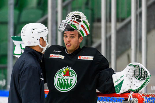 Målvakt Johan Gustafsson och målvaktstränare Magnus
