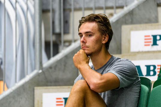 Rögles nyförvärv Raphaël Lavoie på läktaren