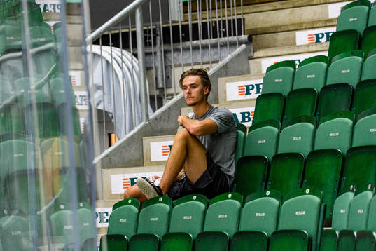 Rögles nyförvärv Raphaël Lavoie på läktaren