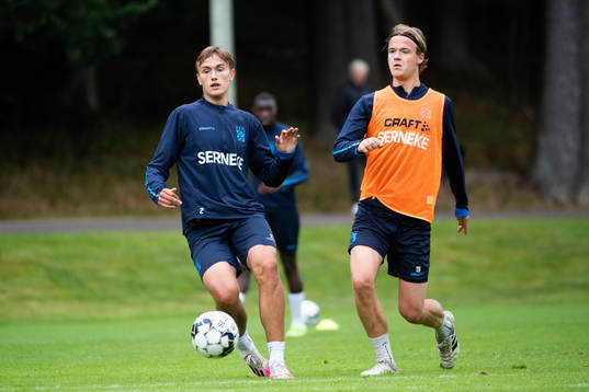 Jesper Tolinsson och August Erlingmark tränar med IFK