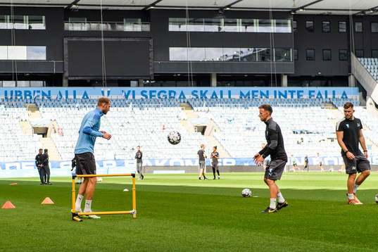 Ola Toivonen with Mark Read, physical trainer