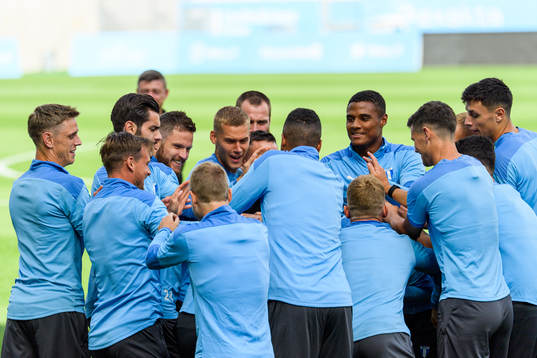 Players warm up