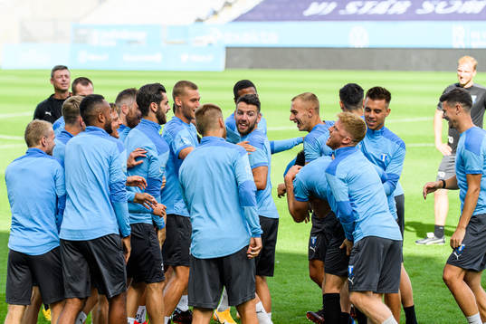 Players warm up