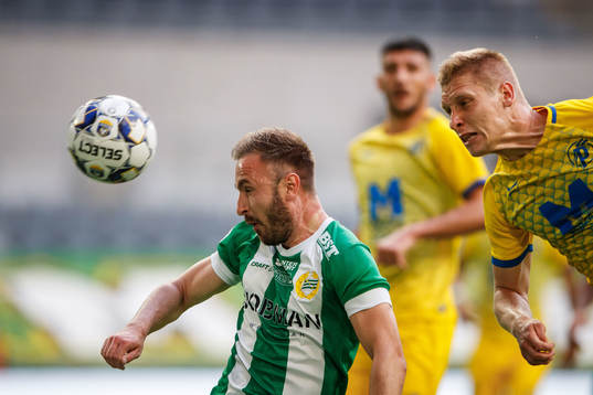 Muamer Tankovic of Hammarby and Marton Radics of Puskas