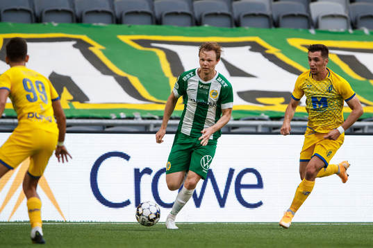 Tim Söderström of Hammarby and Laszlo Deutsch of Puskas