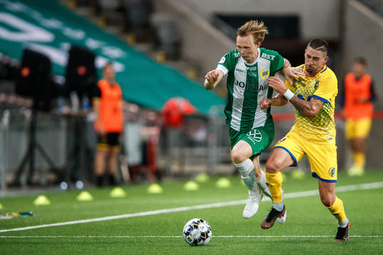 Tim Söderström of Hammarby and Zsolt Nagy of Puskas