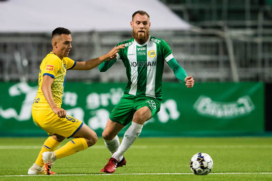 György Komaromi of Puskas and David Fällman of Hammarby