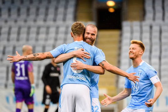 Jo Inge Berget celebrates with Sören Rieks and Anders