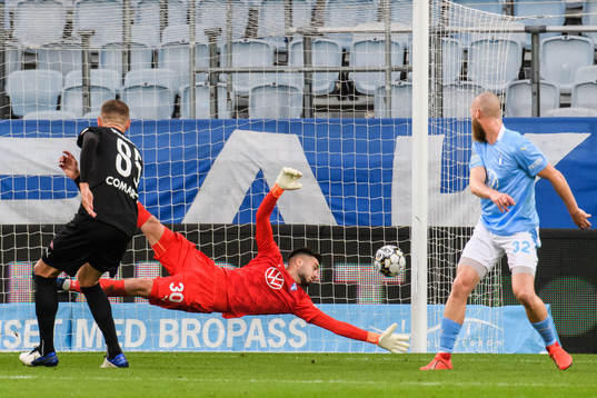 David Jablonsky of Cracovia score 1-1, that was later