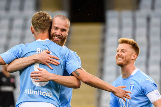 Jo Inge Berget celebrates with Sören Rieks and Anders