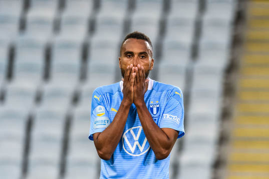 Isaac Kiese Thelin of Malmö FF looks dejected