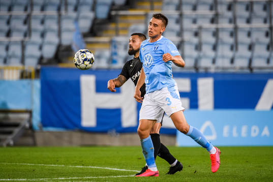 David Jablonsky of Cracovia and Jonas Knudsen of Malmö FF