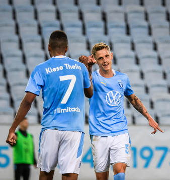Sören Rieks celebrate with Isaac Kiese Thelin of Malmö FF