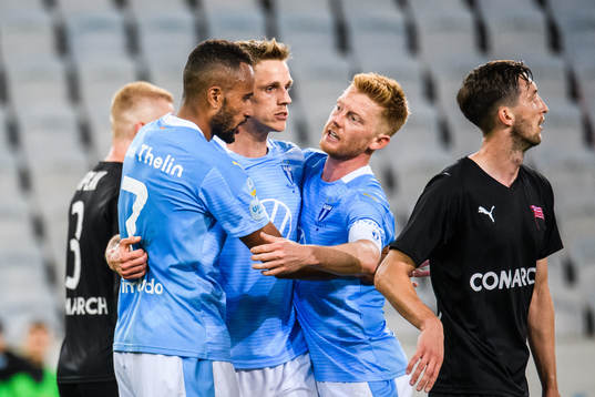 Sören Rieks celebrate with Isaac Kiese Thelin and Anders