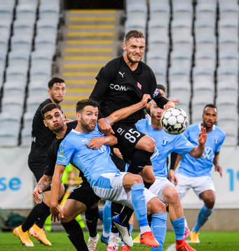 Florian Loshaj and David Jablonsky of Cracovia against