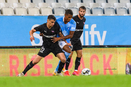 Amin Sarr of Malmö FF fights for the ball with Florian