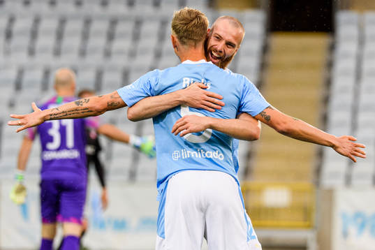 Jo Inge Berget celebrates with Sören Rieks