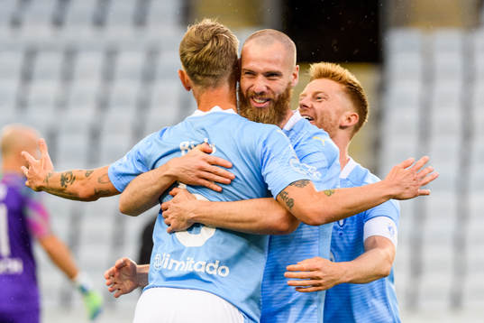 Jo Inge Berget celebrates with Sören Rieks and Anders