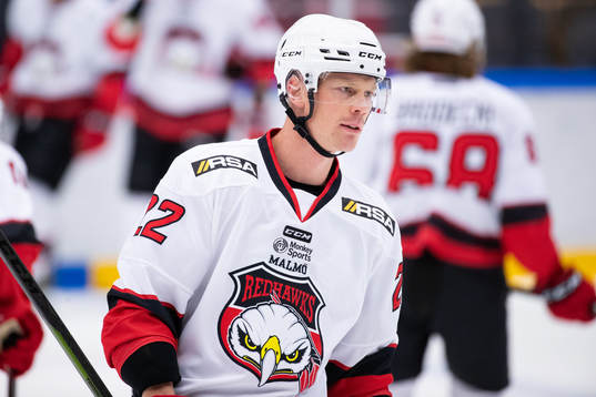 Malmö Redhawks Lars Bryggman på uppvärmningen innan