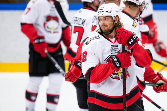 Malmö Redhawks Adam Brodecki på uppvärmningen innan