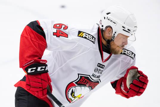 Malmö Redhawks Victor Backman på uppvärmningen innan