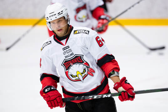 Malmö Redhawks Victor Backman på uppvärmningen innan