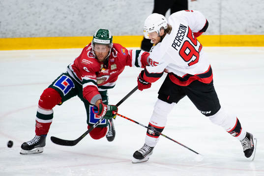 Frölundas Viktor Ekbom och Malmö Redhawks Carl Persson
