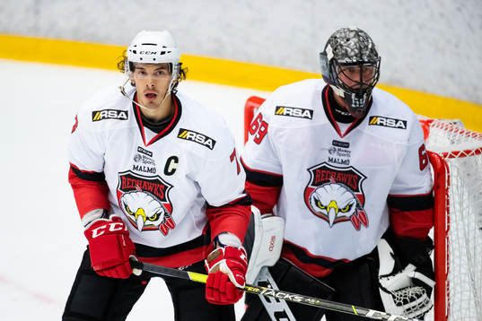 Malmö Redhawks Oliver Lauridsen och målvakt Oscar