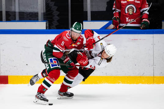 Frölundas Jan Mursak och Malmö Redhawks Malte Setkov