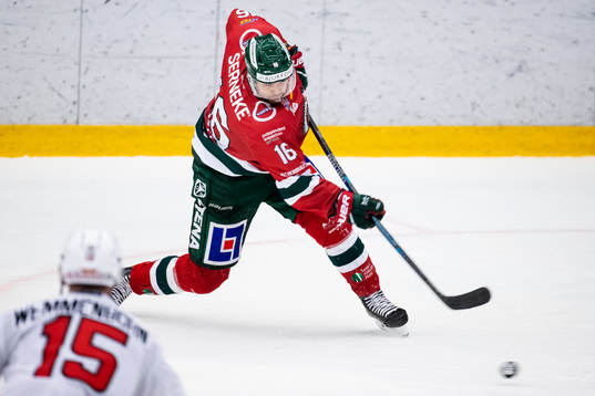 Frölundas Stefan Elliot skjuter ett skott