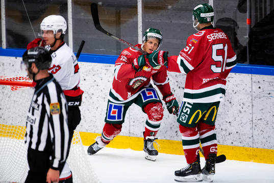 Frölundas Max Friberg jublar med Mats Rosseli Olsen
