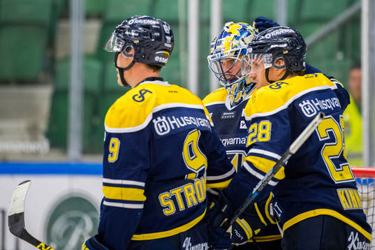 s Johannes Kinnvall och Didrik Strömberg jublar med
