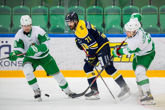 s Linus Fröberg mot Rögles Raphael Lavoie och Brady