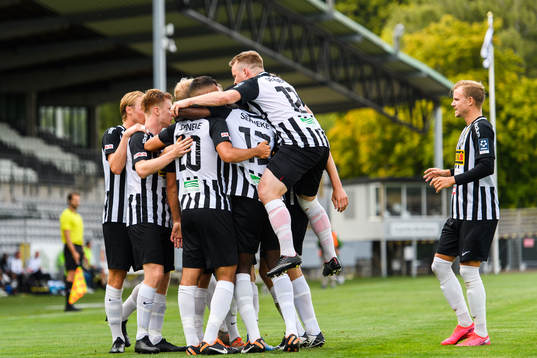 Bläddra bland fler bilder av Fotboll, Div 1 södra, herr, Landskrona - Assyriska