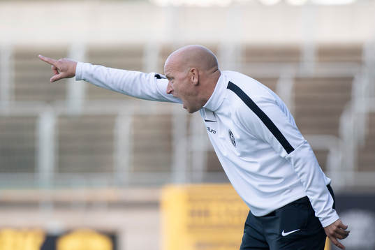 Landskronas tränare Billy Magnusson agerar