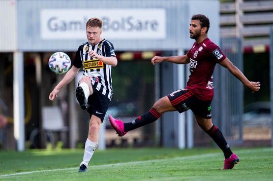 Landskronas Dennis Olofsson och Assyriska Tarek Alnator