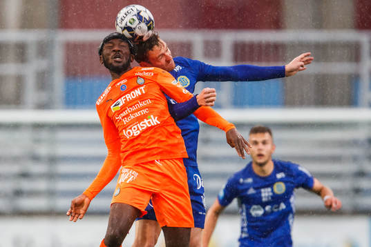 AFC Eskilstunas Chidi Dauda Omeje och. Sundsvalls David