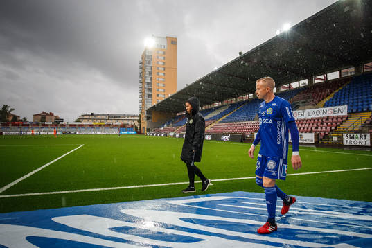 Sundsvalls Tobias Eriksson lämnar planen