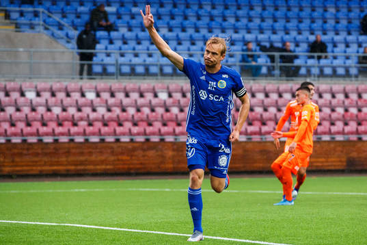 Sundsvalls Pontus Engblom jublar