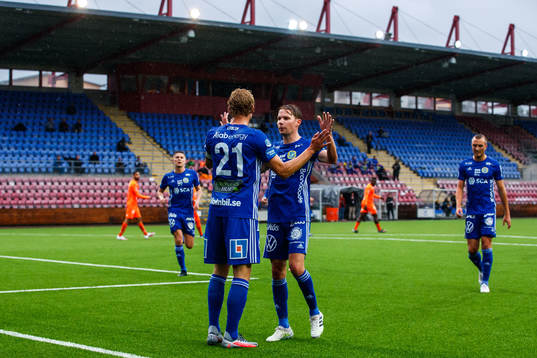 Sundsvalls Pontus Engblom jublar med Johan Blomberg