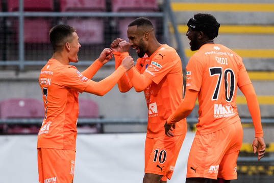 AFC Eskilstunas Adam Larsson jublar