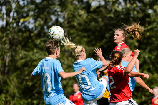 Malmö FFs Melina Skarström mot Klågerup Lovisa Sandgren