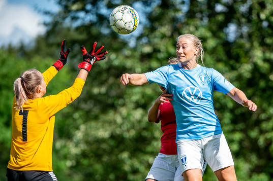 Klågerups målvakt Tova Olsson och Anna Collin mot Malmö