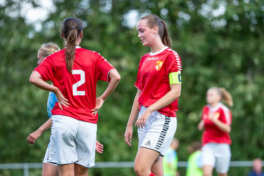 Klågerups Sofia Lindgren och Andrea Lindgren deppar