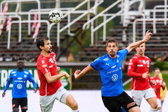 Degerfors Sebastian Olsson och Halmstads Mikael Boman