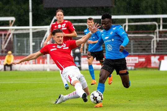 Degerfors Daniel Janevski och Halmstads Thomas Boakye